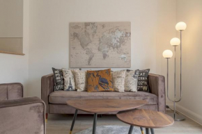 Pass the Keys Cheerful 4 Bed Central Townhouse Garden & Parking